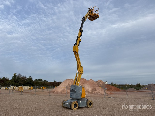 2008 Haulotte HA12IP 2WD Electric Nacelle Articulee ... Articulating Boom Lift - Zglobna platforma: slika 3 2008 Haulotte HA12IP 2WD Electric Nacelle Articulee ... Articulating Boom Lift - Zglobna platforma: slika 3