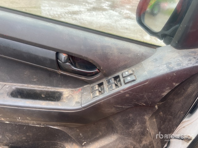 2013 Isuzu D-Max (Inoperable) Pickup - Pikap: slika 2 2013 Isuzu D-Max (Inoperable) Pickup - Pikap: slika 2