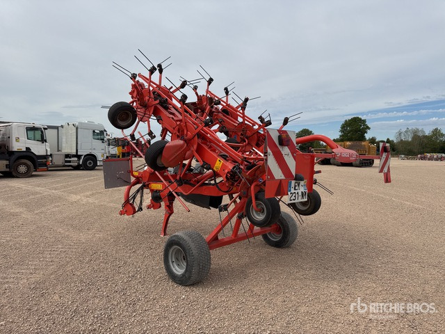 2014 Kuhn GF 10802 T G2 10.8 m 2-Point 10 Rotor Faneuse Hay Tedder - Prevrtač/ Grabuljač: slika 4 2014 Kuhn GF 10802 T G2 10.8 m 2-Point 10 Rotor Faneuse Hay Tedder - Prevrtač/ Grabuljač: slika 4