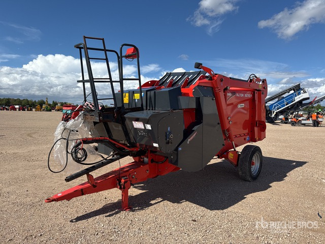 2015 Kuhn Altor 5070M Pailleuse Distributrice Livestock Feeder - Prikolica za mešanje stočne hrane: slika 1 2015 Kuhn Altor 5070M Pailleuse Distributrice Livestock Feeder - Prikolica za mešanje stočne hrane: slika 1