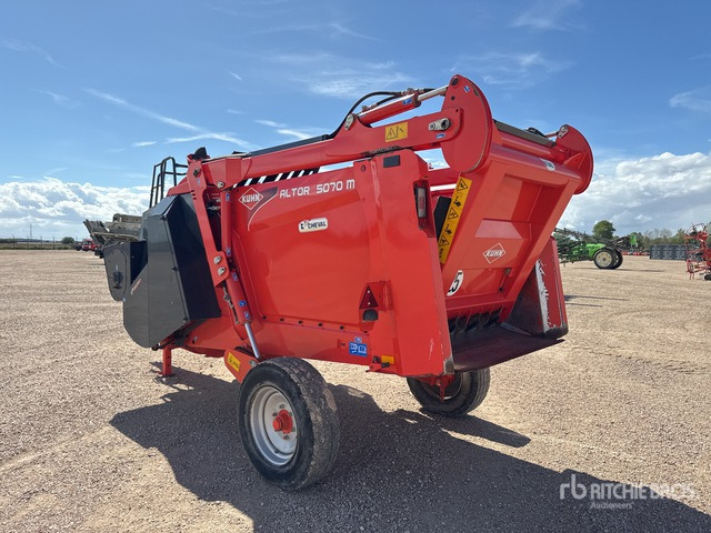 2015 Kuhn Altor 5070M Pailleuse Distributrice Livestock Feeder - Prikolica za mešanje stočne hrane: slika 3 2015 Kuhn Altor 5070M Pailleuse Distributrice Livestock Feeder - Prikolica za mešanje stočne hrane: slika 3