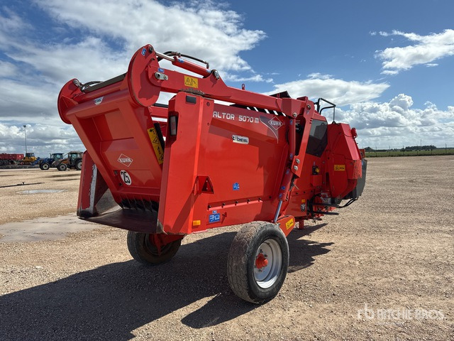 2015 Kuhn Altor 5070M Pailleuse Distributrice Livestock Feeder - Prikolica za mešanje stočne hrane: slika 4 2015 Kuhn Altor 5070M Pailleuse Distributrice Livestock Feeder - Prikolica za mešanje stočne hrane: slika 4