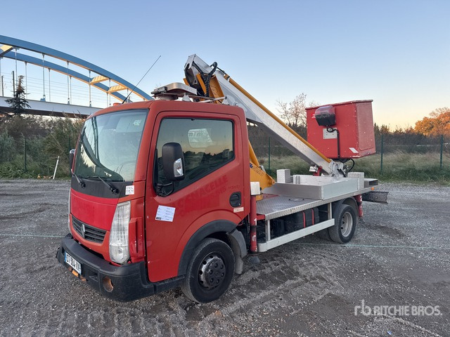 2015 Renault Maxity 2015 Multitel 145 ALU 16 m on 4 ... Bucket Truck - Vazdušna platforma montirana na kamion: slika 2 2015 Renault Maxity 2015 Multitel 145 ALU 16 m on 4 ... Bucket Truck - Vazdušna platforma montirana na kamion: slika 2