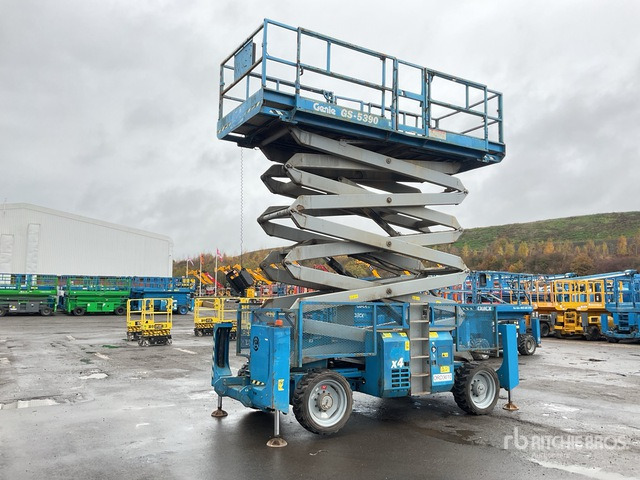 2010 Genie GS-5390 4x4 Diesel Scissor Lift - Lift u obliku makaza: slika 1 2010 Genie GS-5390 4x4 Diesel Scissor Lift - Lift u obliku makaza: slika 1