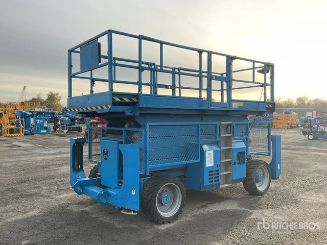 2010 Genie GS5390 4x4 Diesel Scissor Lift - Lift u obliku makaza: slika 3 2010 Genie GS5390 4x4 Diesel Scissor Lift - Lift u obliku makaza: slika 3
