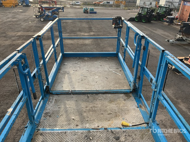 2010 Genie GS5390 4x4 Diesel Scissor Lift - Lift u obliku makaza: slika 5 2010 Genie GS5390 4x4 Diesel Scissor Lift - Lift u obliku makaza: slika 5