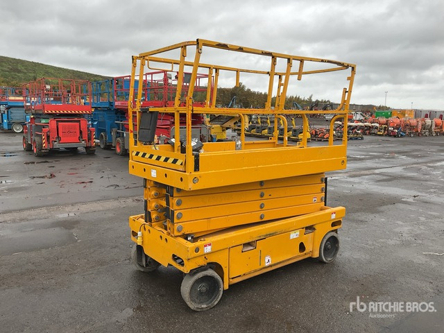2015 Haulotte Compact 12 Electric Scissor Lift - Lift u obliku makaza: slika 3 2015 Haulotte Compact 12 Electric Scissor Lift - Lift u obliku makaza: slika 3
