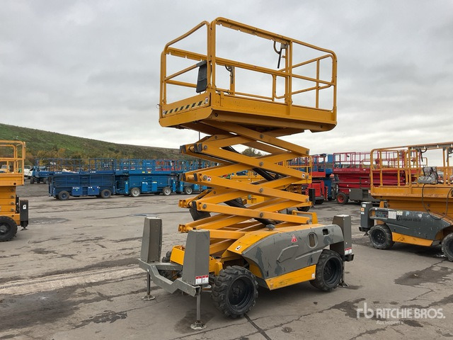 2015 Haulotte Compact 12DX 4x4 Diesel Scissor Lift - Lift u obliku makaza: slika 1 2015 Haulotte Compact 12DX 4x4 Diesel Scissor Lift - Lift u obliku makaza: slika 1