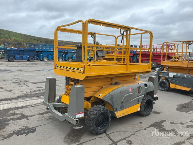 2015 Haulotte Compact 12DX 4x4 Diesel Scissor Lift - Lift u obliku makaza: slika 3 2015 Haulotte Compact 12DX 4x4 Diesel Scissor Lift - Lift u obliku makaza: slika 3