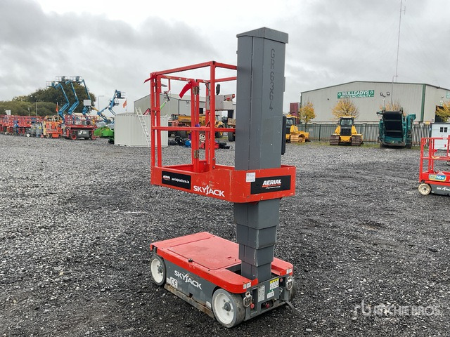 2015 Skyjack SJ16 2015 Skyjack SJ16 Vertical Mast Lift Vertical Mast Lift - Jarbolna penjajuća platforma: slika 4 2015 Skyjack SJ16 2015 Skyjack SJ16 Vertical Mast Lift Vertical Mast Lift - Jarbolna penjajuća platforma: slika 4