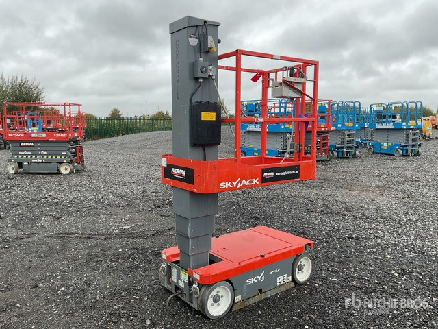 2015 Skyjack SJ16 2015 Skyjack SJ16 Vertical Mast Lift Vertical Mast Lift - Jarbolna penjajuća platforma: slika 3 2015 Skyjack SJ16 2015 Skyjack SJ16 Vertical Mast Lift Vertical Mast Lift - Jarbolna penjajuća platforma: slika 3