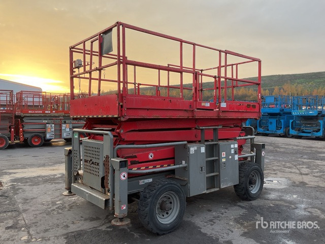 2015 Skyjack SJ8841 4x4 Diesel Scissor Lift - Lift u obliku makaza: slika 4 2015 Skyjack SJ8841 4x4 Diesel Scissor Lift - Lift u obliku makaza: slika 4