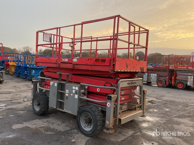 2015 Skyjack SJ8841 4x4 Diesel Scissor Lift - Lift u obliku makaza: slika 3 2015 Skyjack SJ8841 4x4 Diesel Scissor Lift - Lift u obliku makaza: slika 3