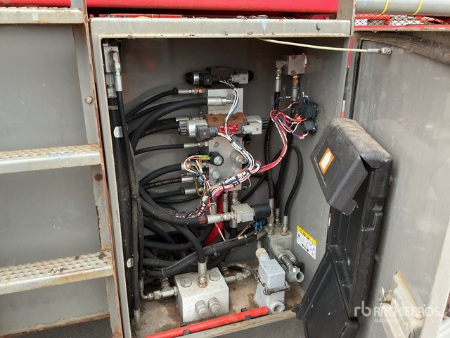 2015 Skyjack SJ8841 4x4 Diesel Scissor Lift - Lift u obliku makaza: slika 5 2015 Skyjack SJ8841 4x4 Diesel Scissor Lift - Lift u obliku makaza: slika 5