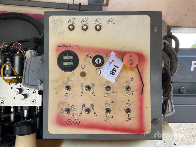 2016 Skyjack SJ51AJ 4WD Diesel Articulating Boom Lift - Zglobna platforma: slika 5 2016 Skyjack SJ51AJ 4WD Diesel Articulating Boom Lift - Zglobna platforma: slika 5