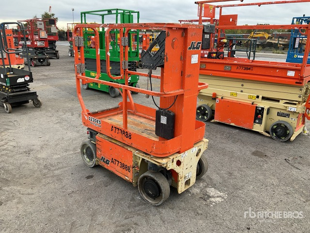 2017 JLG 1230ES Scissor Lift Vertical Mast Lift - Jarbolna penjajuća platforma: slika 4 2017 JLG 1230ES Scissor Lift Vertical Mast Lift - Jarbolna penjajuća platforma: slika 4