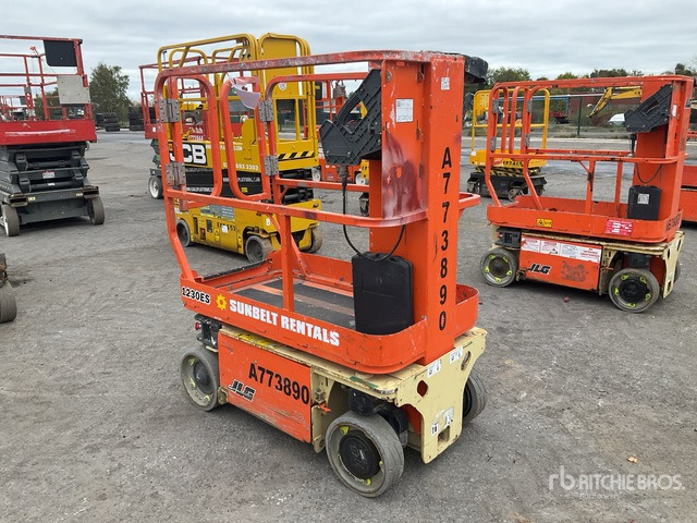 2017 JLG 1230ES Scissor Lift Vertical Mast Lift - Jarbolna penjajuća platforma: slika 4 2017 JLG 1230ES Scissor Lift Vertical Mast Lift - Jarbolna penjajuća platforma: slika 4