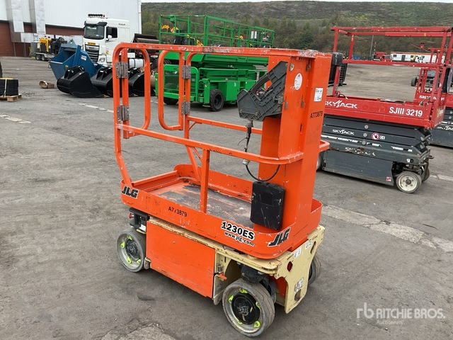 JLG 1230ES Vertical Mast Lift - Jarbolna penjajuća platforma: slika 4 JLG 1230ES Vertical Mast Lift - Jarbolna penjajuća platforma: slika 4