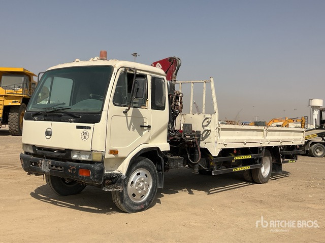 2006 Nissan MK210 2006 HMF 683K1 Knuckle Boom on 4x2 Flatbed Truck with Crane - Kamion sa tovarnim sandukom, Kamion sa dizalicom: slika 1 2006 Nissan MK210 2006 HMF 683K1 Knuckle Boom on 4x2 Flatbed Truck with Crane - Kamion sa tovarnim sandukom, Kamion sa dizalicom: slika 1