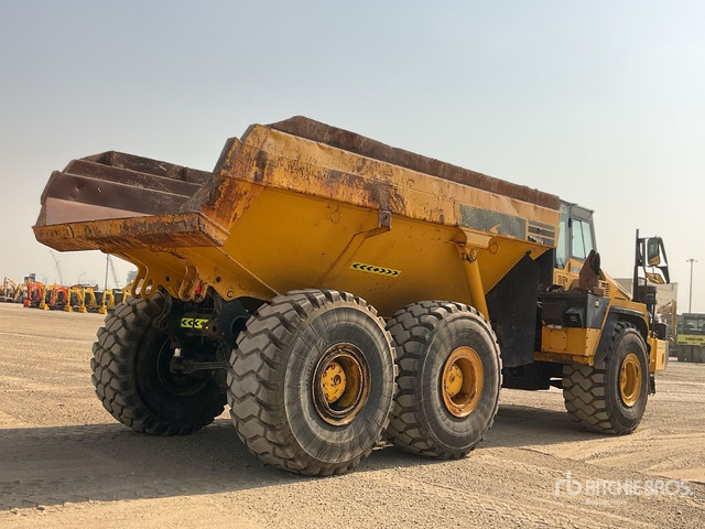 2011 Komatsu HM400-2R Articulated Dump Truck - Zglobni kiper: slika 3 2011 Komatsu HM400-2R Articulated Dump Truck - Zglobni kiper: slika 3
