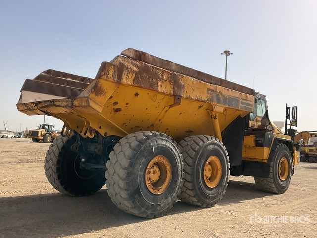 2011 Komatsu HM400-2R Articulated Dump Truck - Zglobni kiper: slika 4 2011 Komatsu HM400-2R Articulated Dump Truck - Zglobni kiper: slika 4