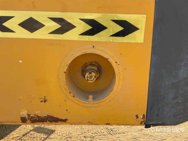 2011 Komatsu HM400-2R Articulated Dump Truck - Zglobni kiper: slika 4 2011 Komatsu HM400-2R Articulated Dump Truck - Zglobni kiper: slika 4