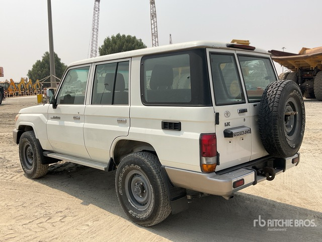 2011 Toyota Land Cruiser LX 76R 4x4 SUV - SUV: slika 4 2011 Toyota Land Cruiser LX 76R 4x4 SUV - SUV: slika 4
