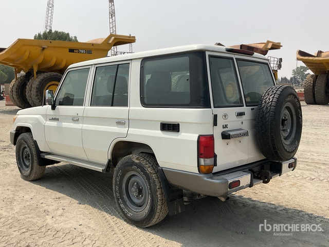 2011 Toyota Land Cruiser LX 76R 4x4 SUV - SUV: slika 3 2011 Toyota Land Cruiser LX 76R 4x4 SUV - SUV: slika 3