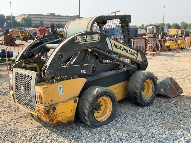 2014 New Holland L225 (Inoperable) Skid Steer Loader - Mini utovarivač: slika 4 2014 New Holland L225 (Inoperable) Skid Steer Loader - Mini utovarivač: slika 4