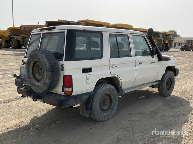 2018 Toyota Land Cruiser 76L 4x4 SUV - SUV: slika 4 2018 Toyota Land Cruiser 76L 4x4 SUV - SUV: slika 4