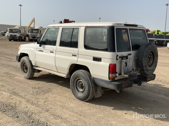 2018 Toyota Land Cruiser 76L 4x4 SUV - SUV: slika 3 2018 Toyota Land Cruiser 76L 4x4 SUV - SUV: slika 3