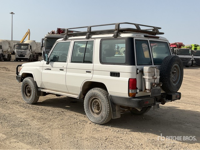 2018 Toyota Land Cruiser 76L 4x4 SUV - SUV: slika 3 2018 Toyota Land Cruiser 76L 4x4 SUV - SUV: slika 3