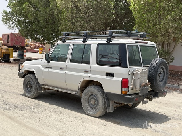 2018 Toyota Land Cruiser 76L 4x4 SUV - SUV: slika 4 2018 Toyota Land Cruiser 76L 4x4 SUV - SUV: slika 4