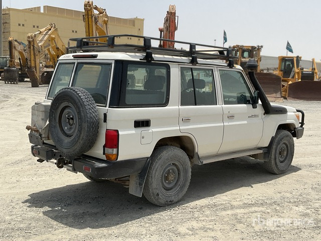 2018 Toyota Land Cruiser 76L 4x4 SUV - SUV: slika 3 2018 Toyota Land Cruiser 76L 4x4 SUV - SUV: slika 3