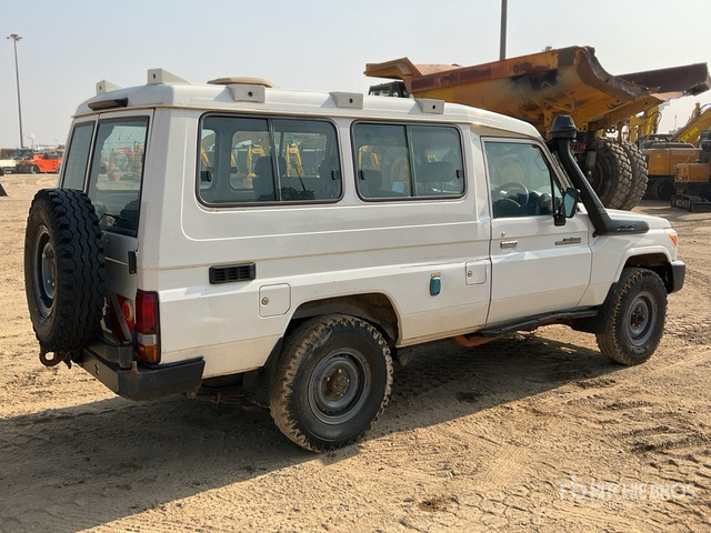 2018 Toyota Land Cruiser 78R 4x4 SUV - SUV: slika 2 2018 Toyota Land Cruiser 78R 4x4 SUV - SUV: slika 2