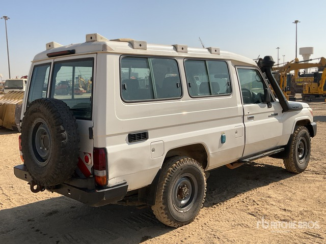 2018 Toyota Land Cruiser 78R 4x4 SUV - SUV: slika 2 2018 Toyota Land Cruiser 78R 4x4 SUV - SUV: slika 2