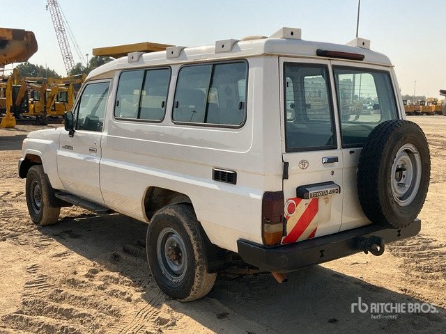 2018 Toyota Land Cruiser 78R 4x4 SUV - SUV: slika 3 2018 Toyota Land Cruiser 78R 4x4 SUV - SUV: slika 3