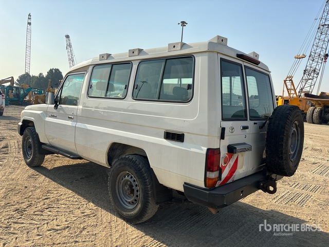 2018 Toyota Land Cruiser 78R 4x4 SUV - SUV: slika 3 2018 Toyota Land Cruiser 78R 4x4 SUV - SUV: slika 3