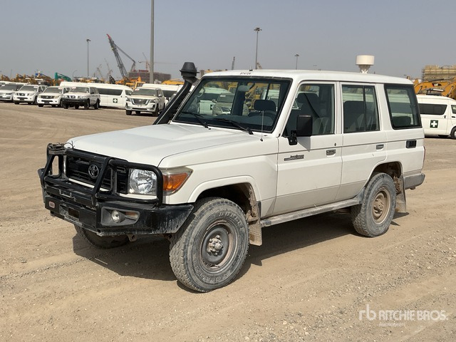 2019 Toyota Land Cruiser 76L 4x4 SUV - SUV: slika 1 2019 Toyota Land Cruiser 76L 4x4 SUV - SUV: slika 1
