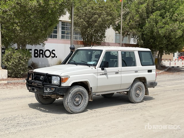 2019 Toyota Land Cruiser 76L 4x4 SUV - SUV: slika 1 2019 Toyota Land Cruiser 76L 4x4 SUV - SUV: slika 1