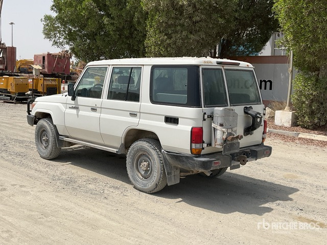2019 Toyota Land Cruiser 76L 4x4 SUV - SUV: slika 4 2019 Toyota Land Cruiser 76L 4x4 SUV - SUV: slika 4
