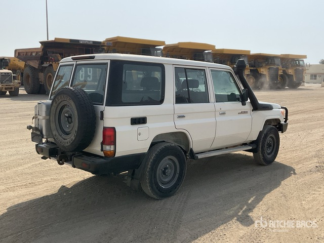 2021 Toyota Land Cruiser 76L 4x4 SUV - SUV: slika 4 2021 Toyota Land Cruiser 76L 4x4 SUV - SUV: slika 4