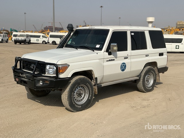 2021 Toyota Land Cruiser 76L 4x4 SUV - SUV: slika 1 2021 Toyota Land Cruiser 76L 4x4 SUV - SUV: slika 1