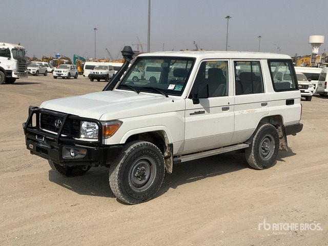 2021 Toyota Land Cruiser 76L 4x4 SUV - SUV: slika 1 2021 Toyota Land Cruiser 76L 4x4 SUV - SUV: slika 1
