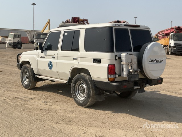 2021 Toyota Land Cruiser 76L 4x4 SUV - SUV: slika 4 2021 Toyota Land Cruiser 76L 4x4 SUV - SUV: slika 4