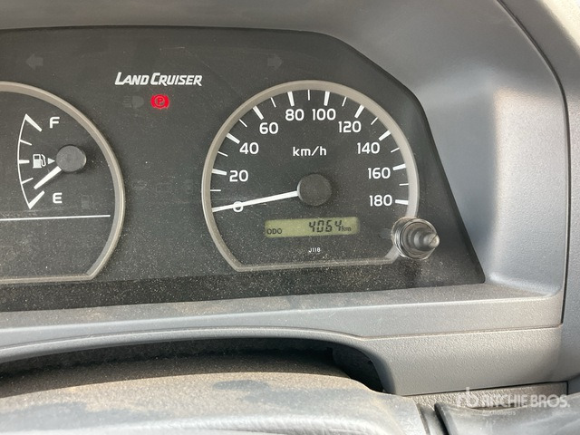 2023 Toyota Land Cruiser 76L 4x4 SUV - SUV: slika 2 2023 Toyota Land Cruiser 76L 4x4 SUV - SUV: slika 2