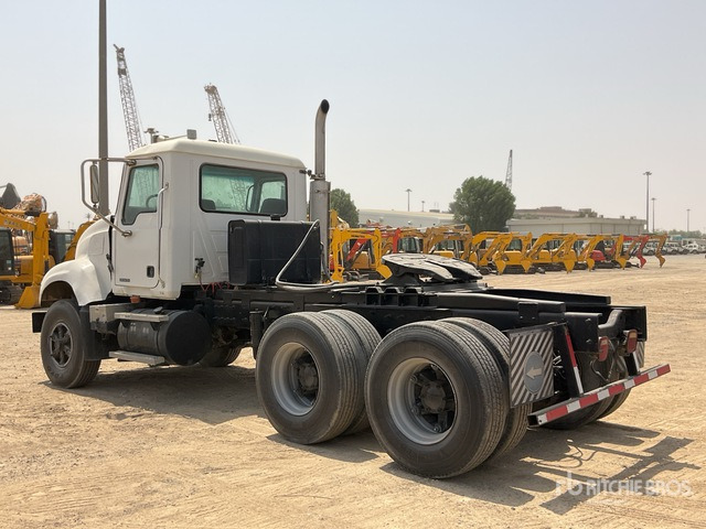 2005 Mack Granite CV713 6x4 T/A Day Cab Truck Tractor - Tegljač: slika 4 2005 Mack Granite CV713 6x4 T/A Day Cab Truck Tractor - Tegljač: slika 4