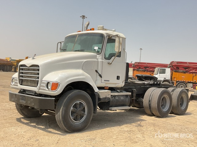 2005 Mack Granite CV713 6x4 T/A Day Cab Truck Tractor - Tegljač: slika 1 2005 Mack Granite CV713 6x4 T/A Day Cab Truck Tractor - Tegljač: slika 1