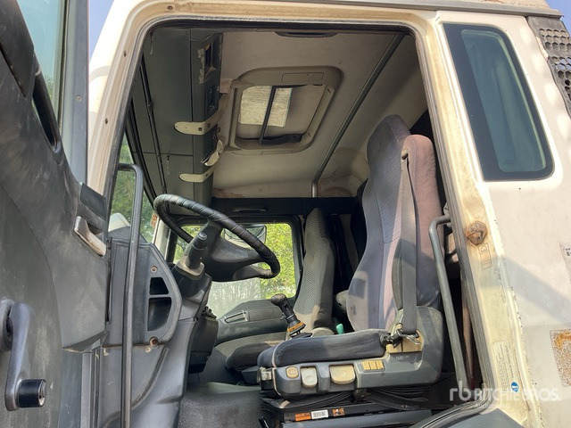 2006 MAN TGA33.400 6x4 T/A Sleeper Truck Tractor - Tegljač: slika 5 2006 MAN TGA33.400 6x4 T/A Sleeper Truck Tractor - Tegljač: slika 5