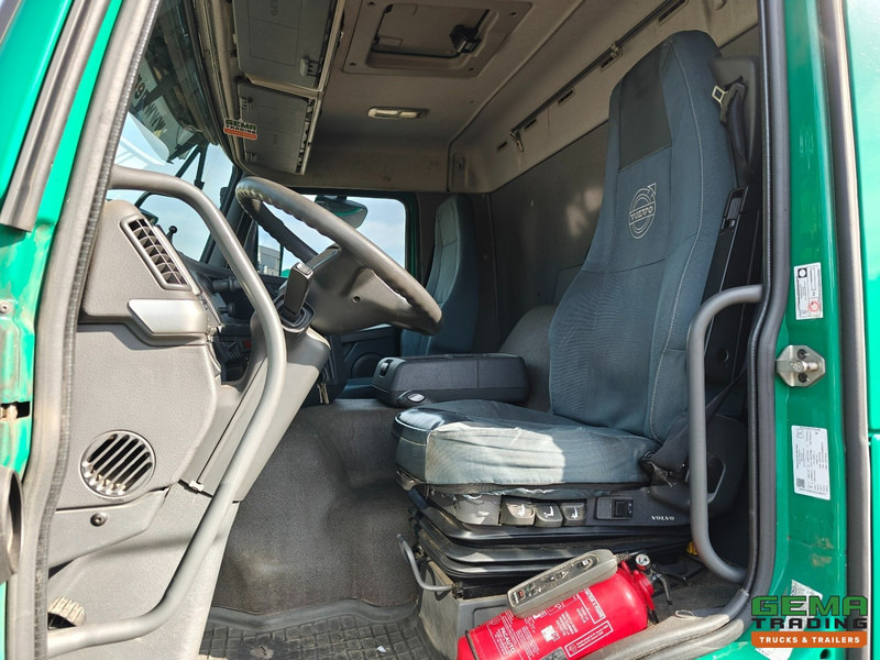 Volvo FM330 4x2 Dagcab Euro5 - KuikenBak 8.4m + Webasto Heater + Dhollandia 2000KG - Kamion za prevoz stoke: slika 5 Volvo FM330 4x2 Dagcab Euro5 - KuikenBak 8.4m + Webasto Heater + Dhollandia 2000KG - Kamion za prevoz stoke: slika 5